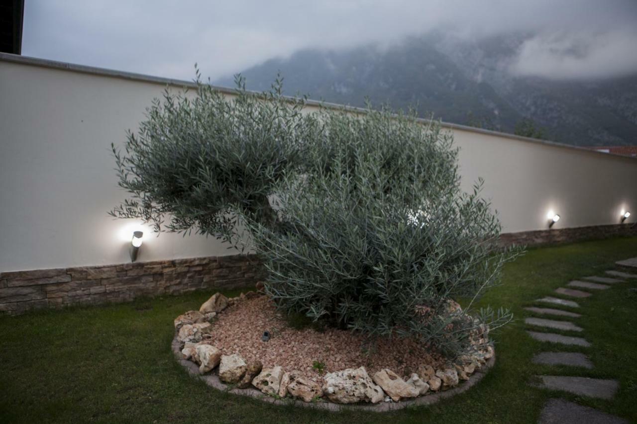 Affittacamere Da Jasmina Venzone Exterior foto